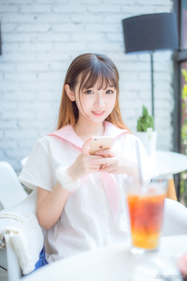 “放开我！”刘璝狠狠地挣了几下，没挣开，不由怒视孟达道：“子度，如今成都已破，你何必还要委曲求全，为这昏庸无能之人说话。”